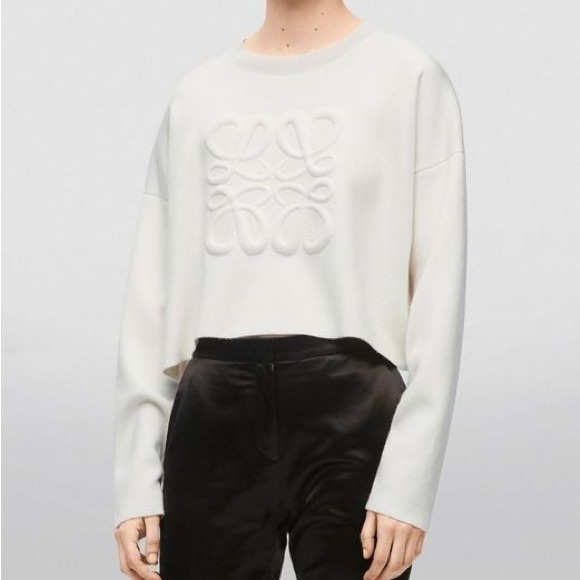 Loewe 2023 New 3D Embossed LOGO Cashmere Sweater featuring a sculpted design. - Picture 3 of 7